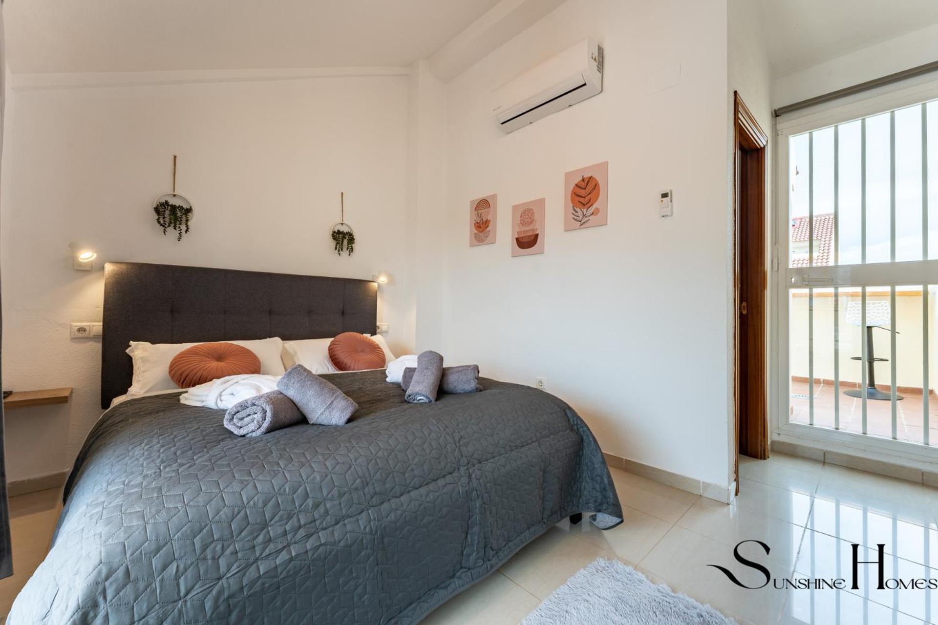 Townhouse With Jacuzzi,sea Views, Swimming Pool,garage Holiday home