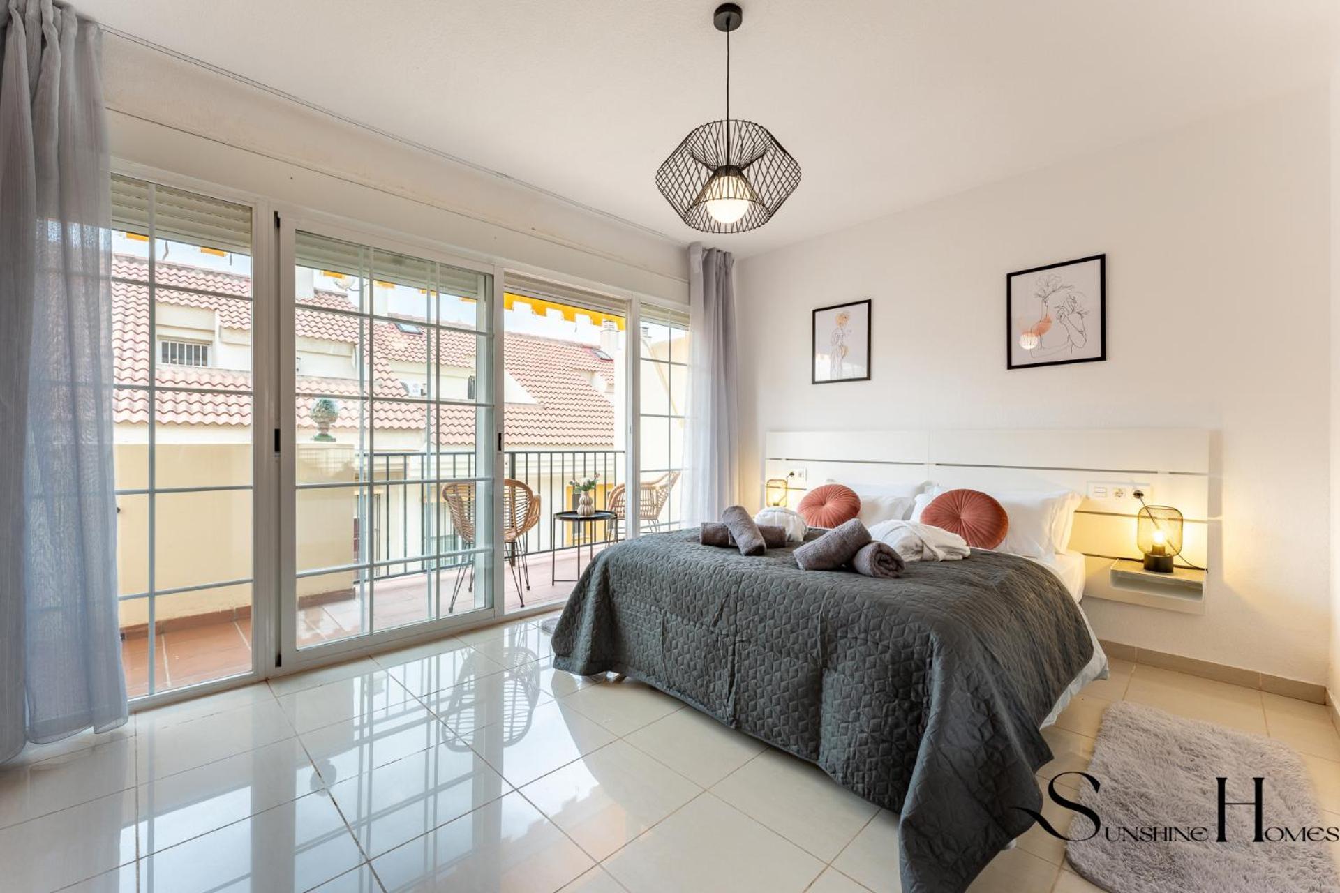 Townhouse With Jacuzzi,sea Views, Swimming Pool,garage Holiday home *