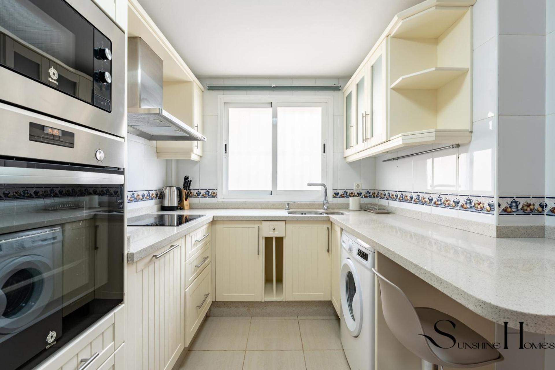 Townhouse With Jacuzzi,sea Views, Swimming Pool,garage Benalmadena